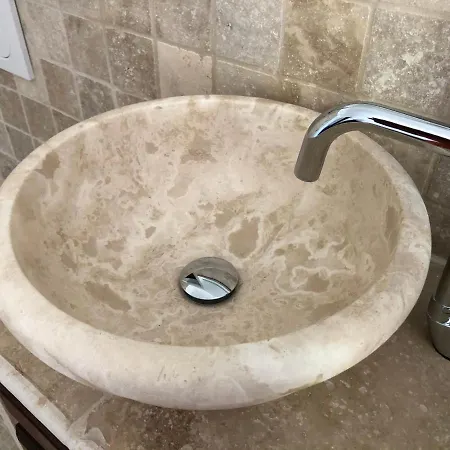 La Duchesse - Spa-jacuzzi - Massage- Sauna - 4 Saisons - Piscine Chauffee Toute L'annee - 800m Centre