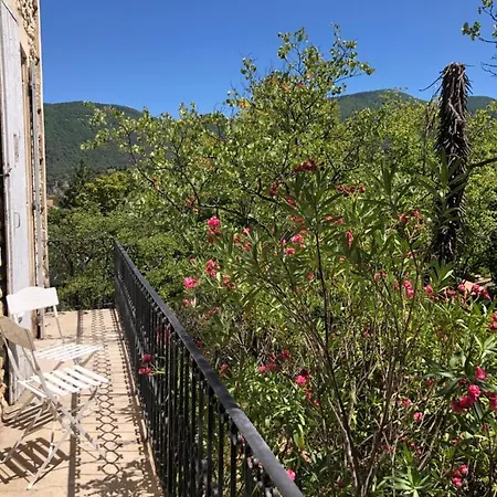 Panzió La Duchesse - Spa-jacuzzi - Massage- Sauna - 4 Saisons - Piscine Chauffee Toute L'annee - 800m Centre Nyons