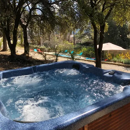 Panzió La Duchesse - Spa-jacuzzi - Massage- Sauna - 4 Saisons - Piscine Chauffee Toute L'annee - 800m Centre *